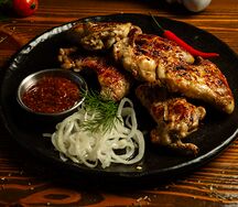 Крылья с острым соусом