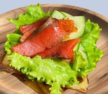 Вафли с лососем и икрой