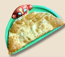Чебурек с цыпленком, сулугуни и брынзой