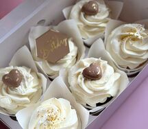 6 капкейков Happy Birthday с шоколадными сердечками 