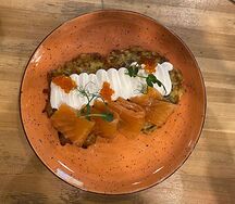 Драник с лососем и красной икрой