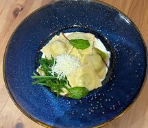 Равиоли с лососем и шпинатом в сливочном соусе