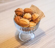 Десерт Орешки со сгущенкой