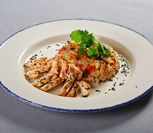 Рис с овощами и курицей в имбирно-соевом соусе