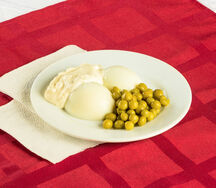 Яйцо под майонезом