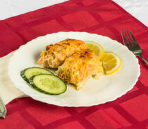 Рыба, запеченная под соусом с гарниром