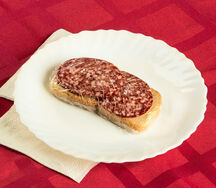 Бутерброд с колбасой сырокопченой