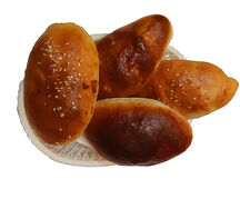 Пирожок с яйцом и зеленью