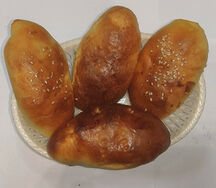 Пирожок с ветчиной и сыром