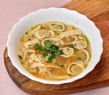 Суп куриный с чесночными галушками