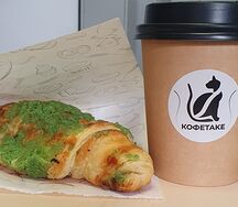 Круассан и кофе 