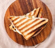 Сэндвич с ветчиной и сыром