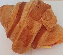 Круассан с ветчиной  и сыром