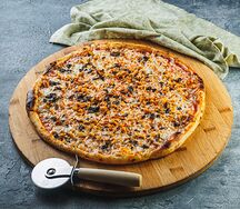 Пицца с курицей и грибами