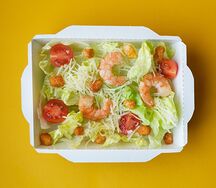 Салат Цезарь с креветками