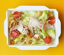 Салат Цезарь с курицей