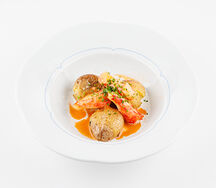 Краб с трюфельным соусом и картофелем из печи