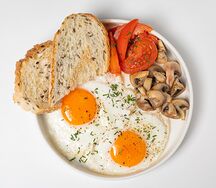 Завтрак из двух яиц