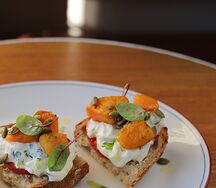 Брускетта с тыквой и страчателлой