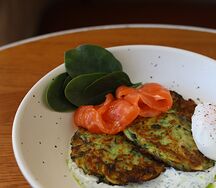 Оладьи из цукини с лососем