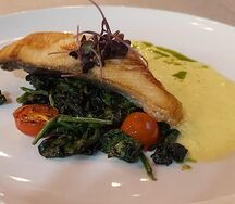 Лосось со шпинатом и апельсиновым соусом