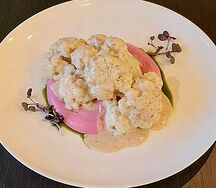 Стейк из цветной капусты с эспумой из свёклы