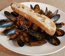 Мидии в томатном соусе 