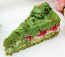 Торт фисташковый с малиной