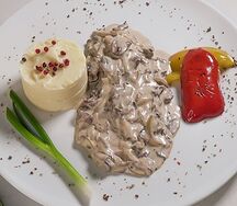 Телятина по-строгановски