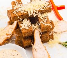 Чесночные гренки с курицей