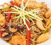 Яки соба с морепродуктами