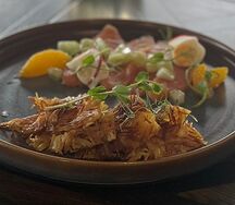 Семга слабосоленая с драниками из картофеля