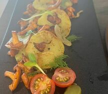 Картофель, жаренный с грибами и говяжьей вырезкой