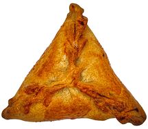 Пирожок с курицей и сыром