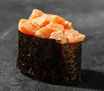 Спайси-суши с лососем