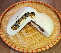 Паровая булочка Бао с тремя видами грибов