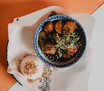 Жареный Тофу Кеджу с овощами в устричном соусе с рисом