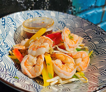 Салат Муйнэ с креветками и манго