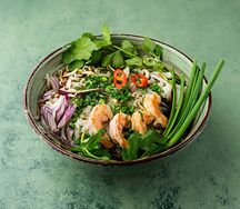 Суп Фо-га с креветками и кальмарами