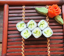 Ролл с огурцом