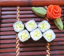 Ролл с авокадо