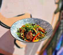 Яичная лапша Ло Мейн с курицей и беконом