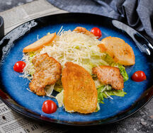 Салат Цезарь с курицей