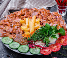 Шаурма из телятины на тарелке