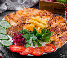Шаурма куриная на тарелке
