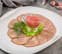 Язык телячий отварной с хреном