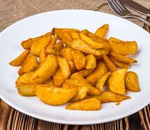 Картофельные дольки в панировке