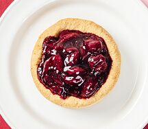 Миндальная тарталетка с вишней