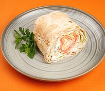 Рулет с красной рыбой в лаваше