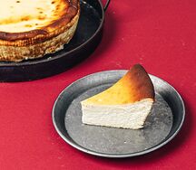 Целый торт Баскский чизкейк